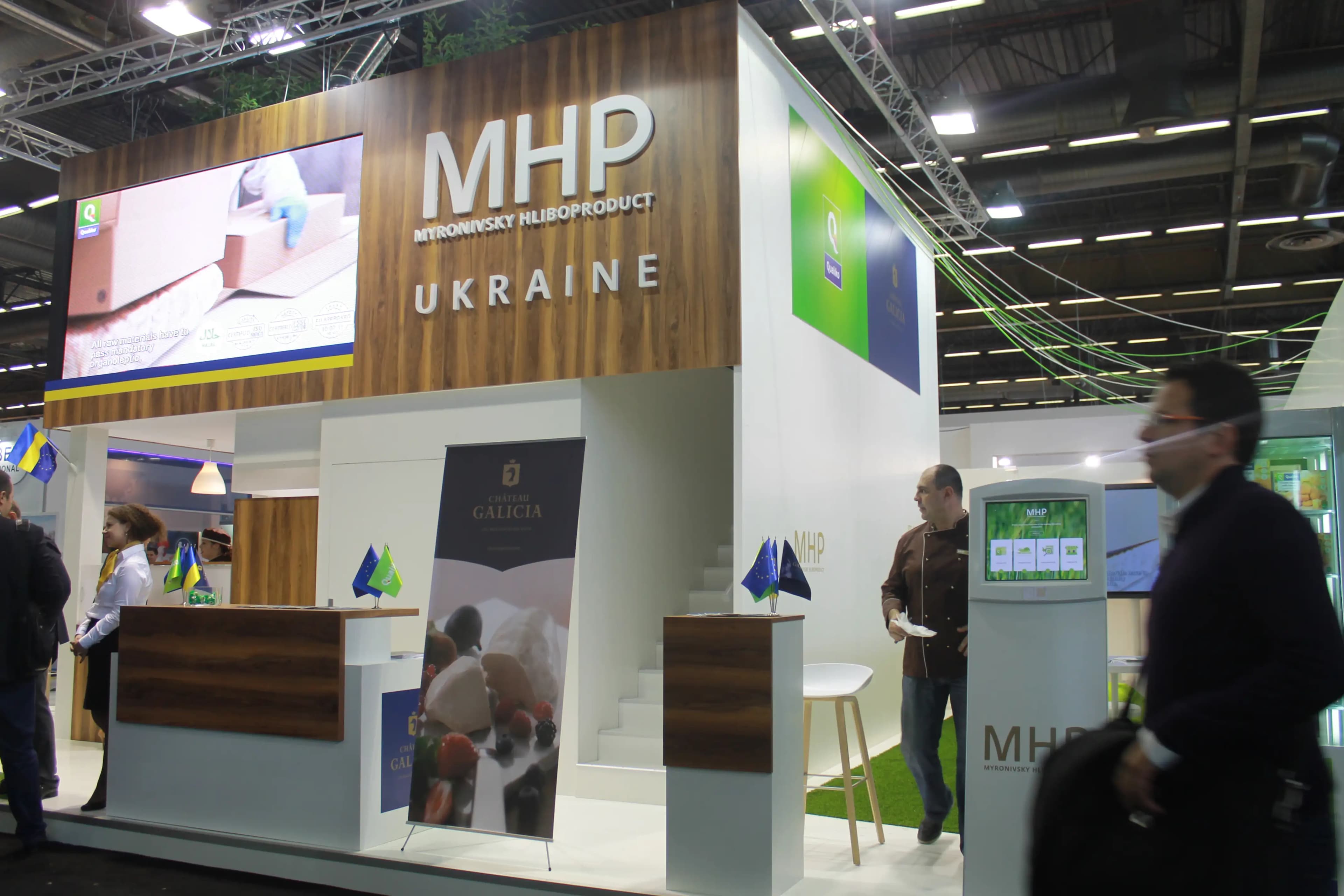 mezzanine booth design
